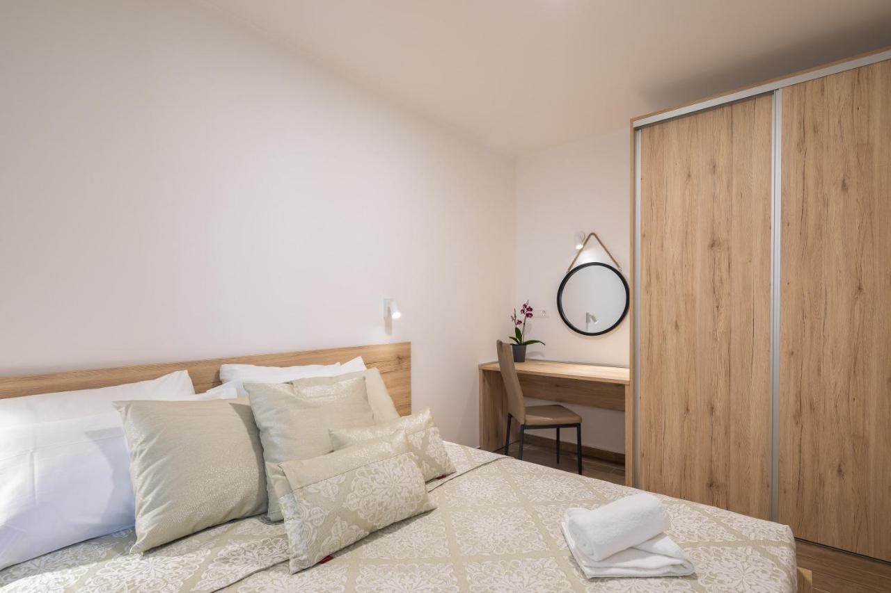 Direct Beach Apartments Jesenice  Esterno foto