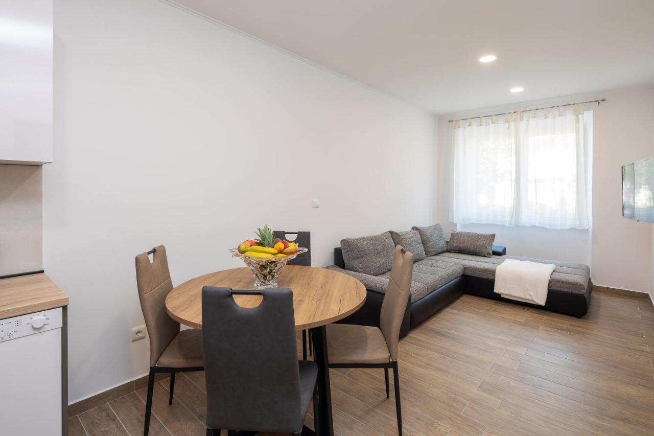 Direct Beach Apartments Jesenice  Esterno foto